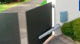 Puertas y Automatismos de la Cruz puerta abatible abierta
