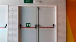 Puertas y Automatismos de la Cruz salida de emergencia